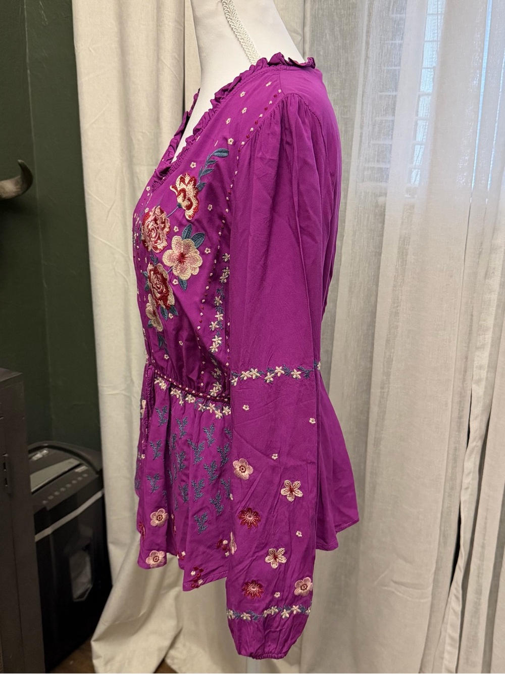 Savanna Jane Purple Embroidered Floral Peasant Top Size M - Picture 3 of 8